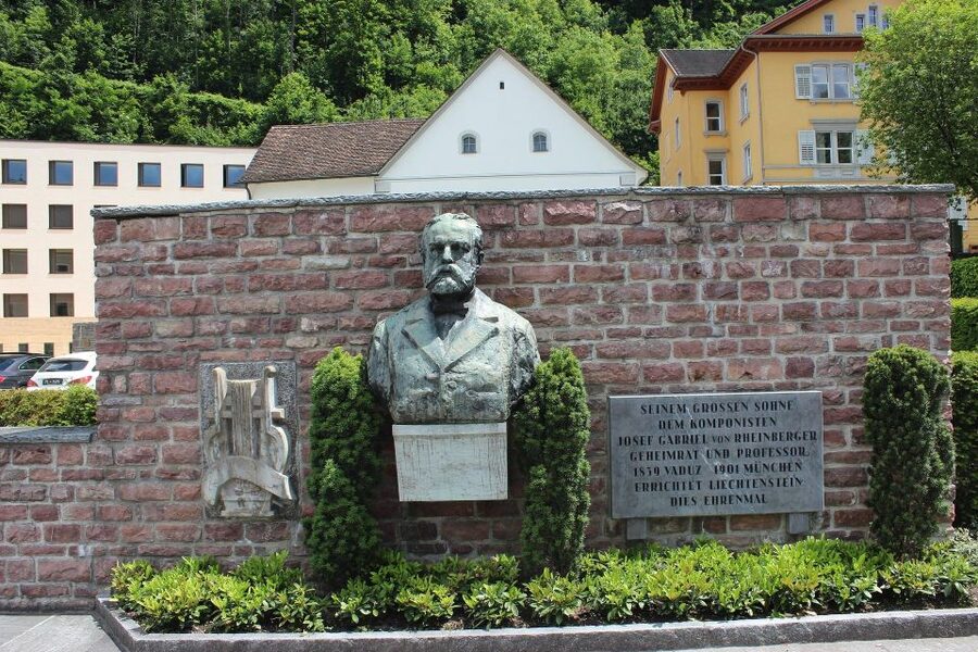 Vaduz Private Guided Walking Tour - High Middle Ages and the Swabian War: How Conflicts Shape Tiny Borders
