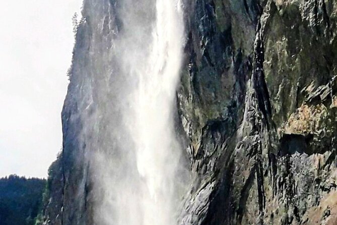 Waterfall Lauterbrunnen CLOY Pier Iseltwald Interlaken Private - Staubbach Waterfall in Lauterbrunnen: the best walk of the trip