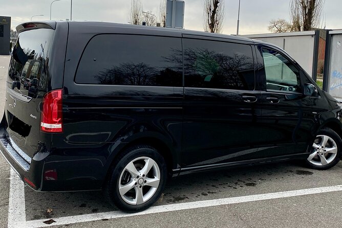 ZRH Zurich Airport to Zurich City Private Transfer–Winter Special - How Real-Time Flight Tracking Saves the Day
