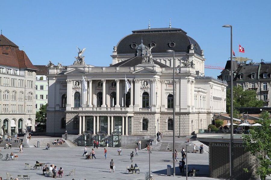 Zürich: 2-Hour Sightseeing Bus Tour - Getting to the Start at Zurich Sihlquai (Near HB)