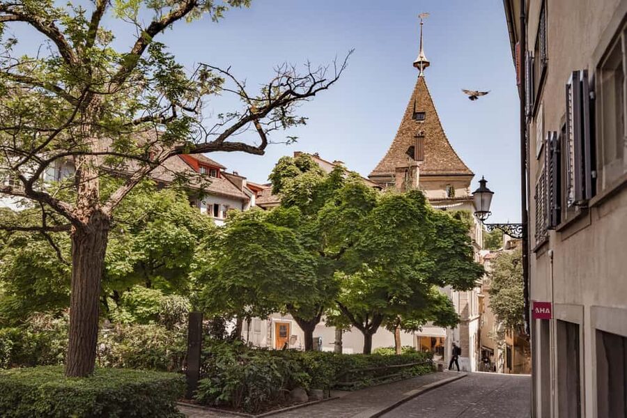 Zurich: 360° city walk including hidden spots - Hidden underground stops and secret-access details you cannot copy
