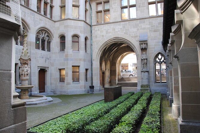 Zurich 360° City Walk Tour Including Hidden Spots - St. Peter’s Church: Big Clock Dial, Roman Heritage, and Photo Moments