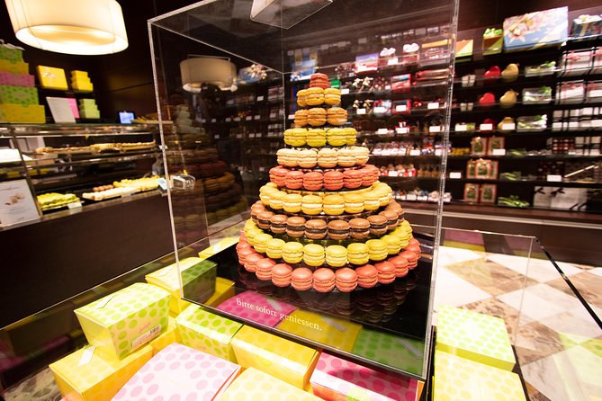 Zurich: Chocolate Tasting and Walking Tour with a Local - The cozy café moment: a hot beverage break that makes sense