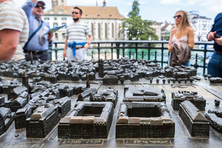 Zurich: City Highlights Tour by Bus, Cable Car, and Ferry - Transportation Smoothness and the Two-Guide Dynamic (Why It Matters)