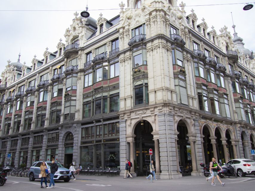 Zurich: Exclusive Swiss Banking Tour with a Local - The story behind the secret banking corners and discreet client life