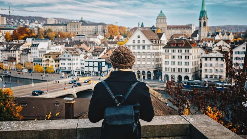 Zurich: Express Walk with a Local in 60 minutes - Grossmünster to Lindenhof: Zurich’s Key Landmarks in Motion