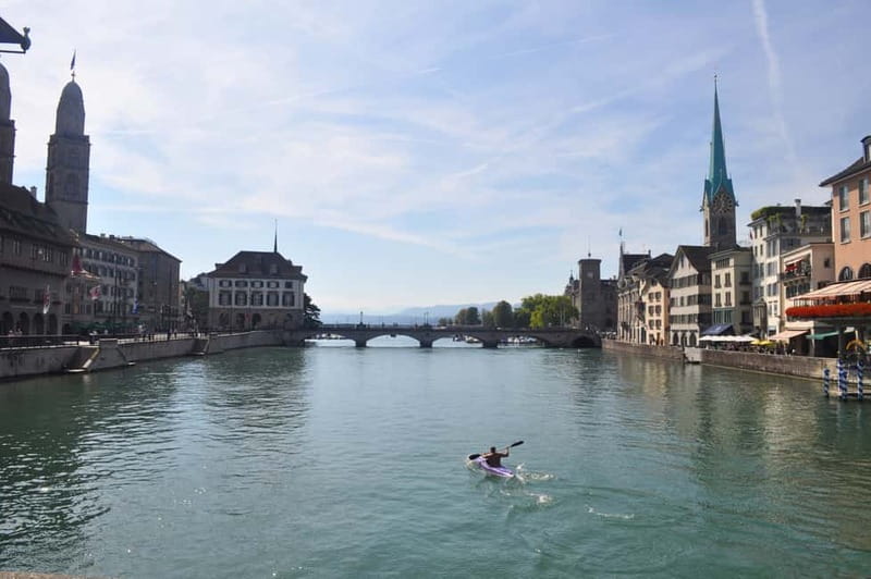 Zurich: Express Walk with a Local in 60 minutes - Lindenhof to the Limmatquai Banks: Local Lifestyle and City Story