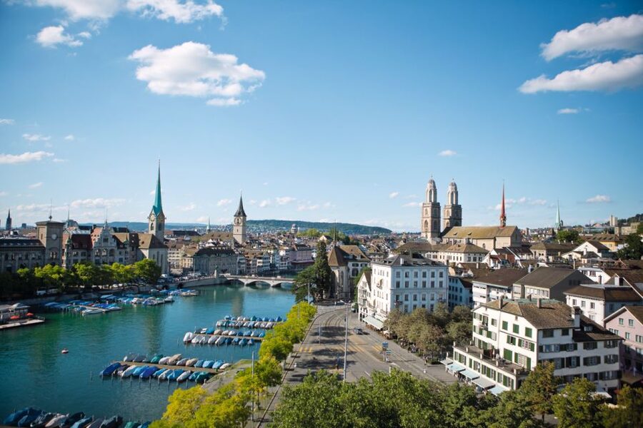 Zurich: Highlights Walking Tour with a Local Guide - Where You Start: Ganymed Sculptures at Bürkliterrasse