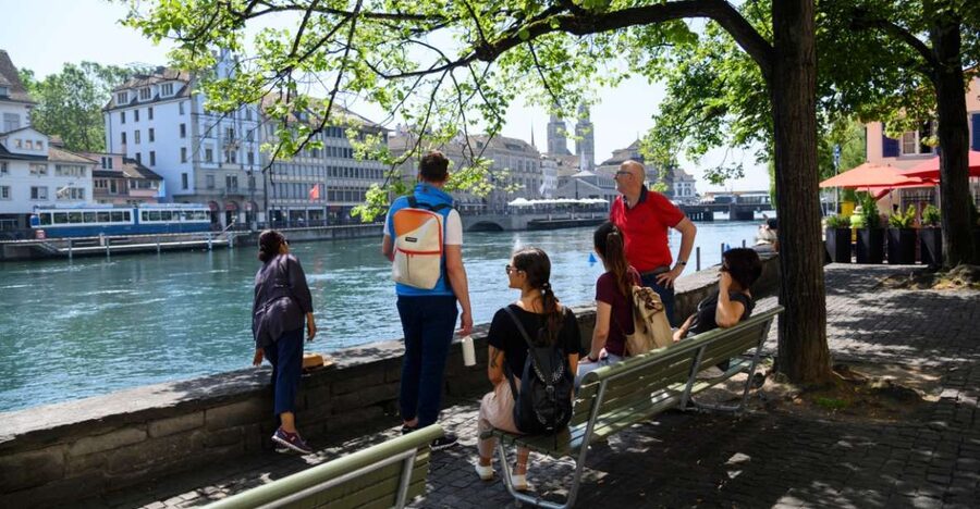 Zurich: Highlights Walking Tour with a Local Guide - Dance in Zurich: Why It Shows Up in City Life