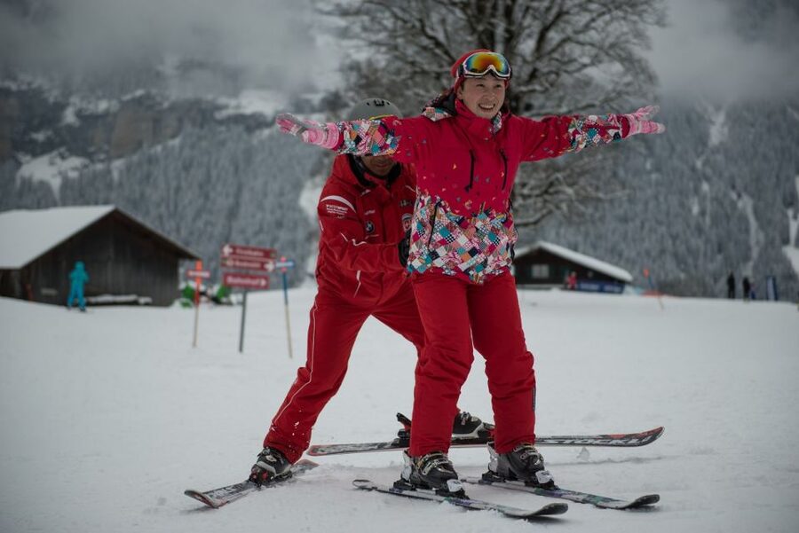 Zurich/Lucerne: Swiss Ski Experience in the Jungfrau Region - bodmiArena for First-Time Skiers: Small Class, Real Coaching