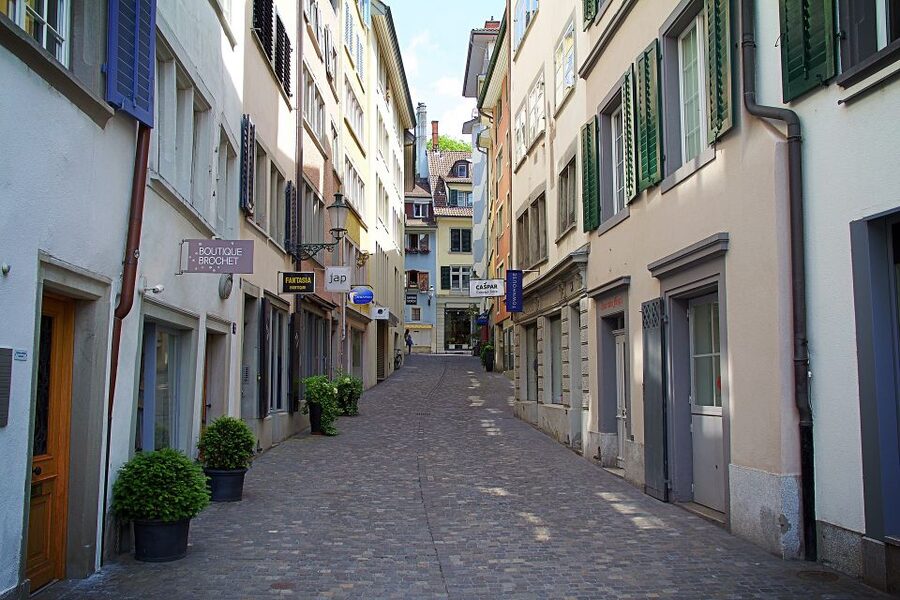 Zurich - Old Town Private Walking Tour - Niederdorf cobblestones: medieval feel without the maze panic