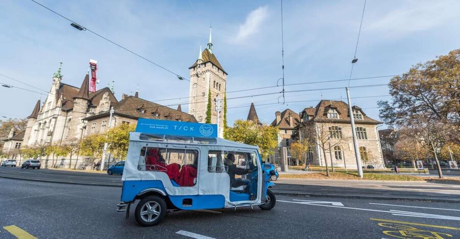 Zurich: Private eTukTuk City Tour - The 1.5-hour flow: Old Town first, then sights, river, and the center