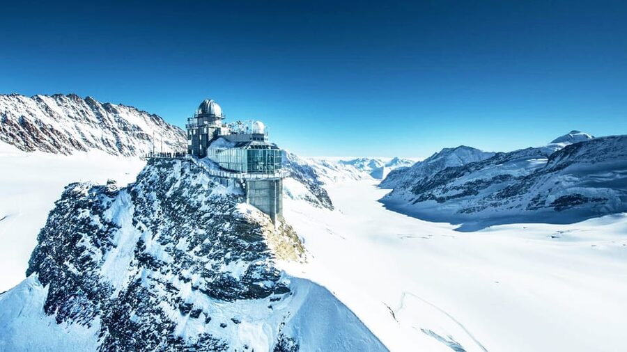 Zurich: Private tour to Interlaken, Grindelwald & Jungfrau - Interlaken: Town Time Between Two Lakes
