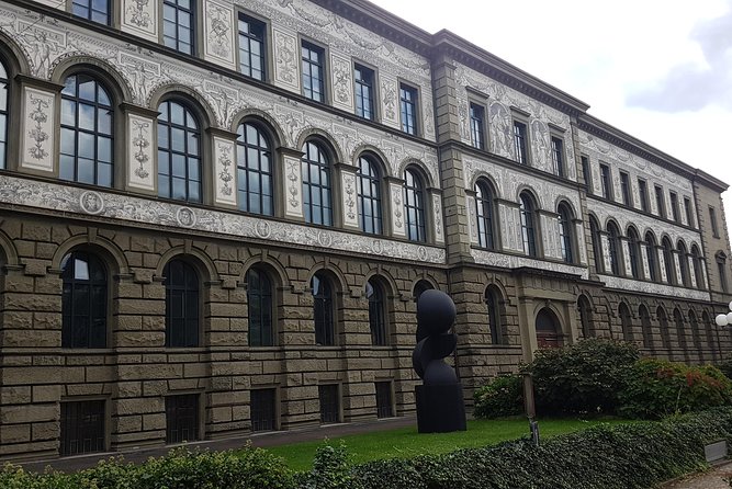 Zürich Private Walking Half-Day Trip with optional Lake Cruise - Limmatquai and the optional 1-hour Lake Zurich cruise