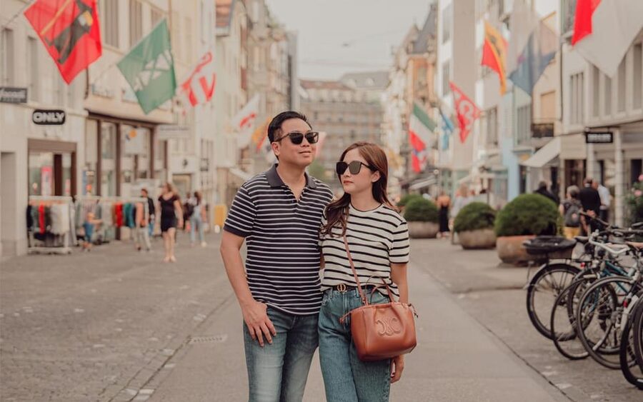 Zurich: Professional Photoshoot at the Best Spots - Grossmünster: Iconic Views With Built-In Direction