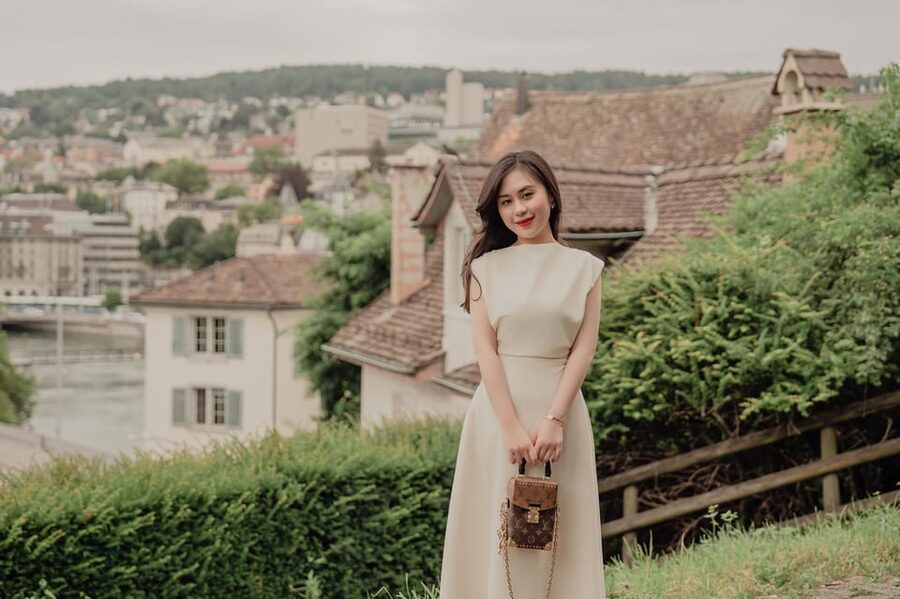 Zurich: Professional Photoshoot at the Best Spots - Münsterbrücke and the River Walk: Where the Background Does Half the Work