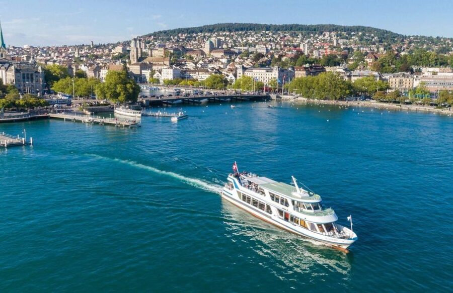 Zürich with Cruise and Lindt Home of chocolate (private) - Old Town Zurich on Foot: What a Guided 2-Hour Walk Changes